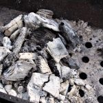 バーベキュー炭の処理!消し方や捨て方の方法とは?